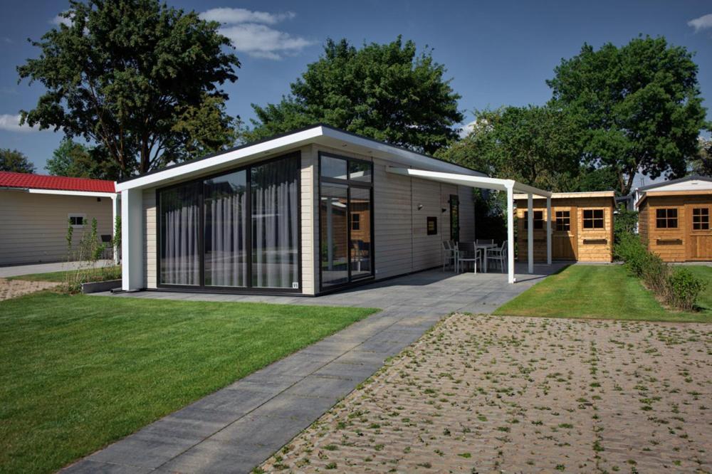 Recreatiepark Jachthaven De Veerstal Lathum - Luxe Chalet Екстер'єр фото