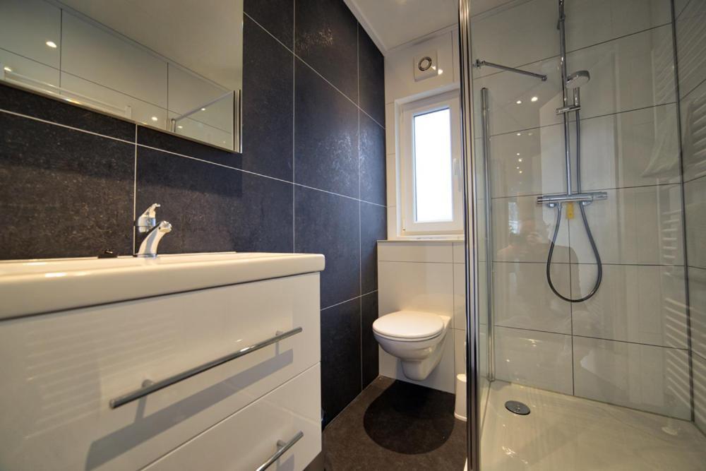 Recreatiepark Jachthaven De Veerstal Lathum - Luxe Chalet Екстер'єр фото