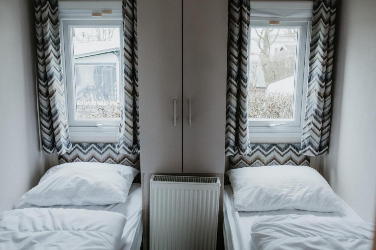 Recreatiepark Jachthaven De Veerstal Lathum - Luxe Chalet Екстер'єр фото