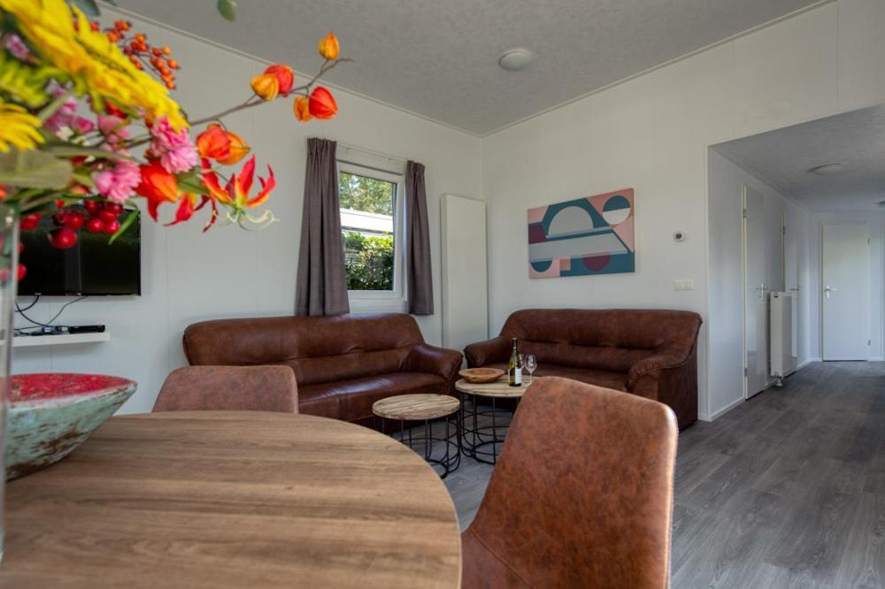 Recreatiepark Jachthaven De Veerstal Lathum - Luxe Chalet Екстер'єр фото