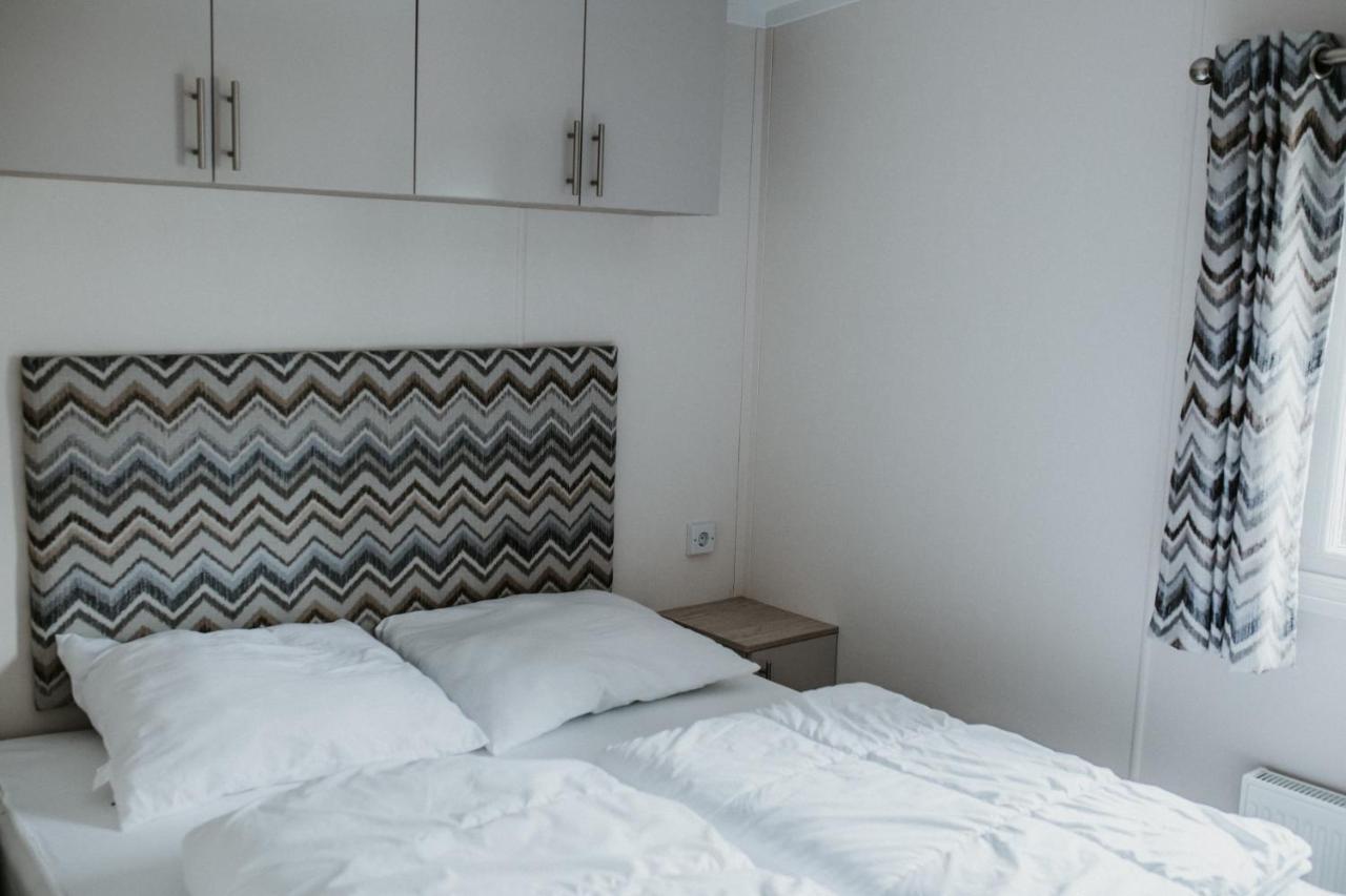 Recreatiepark Jachthaven De Veerstal Lathum - Luxe Chalet Екстер'єр фото