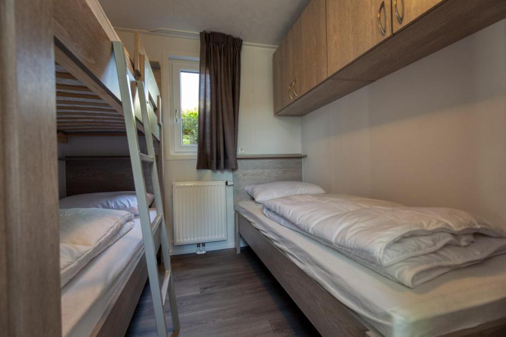 Recreatiepark Jachthaven De Veerstal Lathum - Luxe Chalet Екстер'єр фото