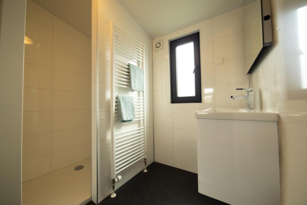 Recreatiepark Jachthaven De Veerstal Lathum - Luxe Chalet Екстер'єр фото
