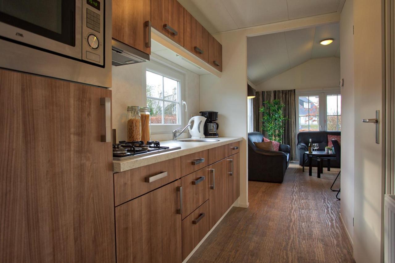 Recreatiepark Jachthaven De Veerstal Lathum - Luxe Chalet Екстер'єр фото