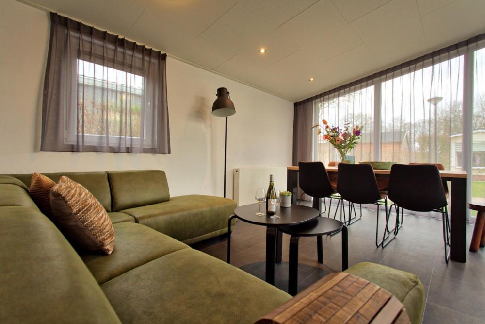 Recreatiepark Jachthaven De Veerstal Lathum - Luxe Chalet Екстер'єр фото