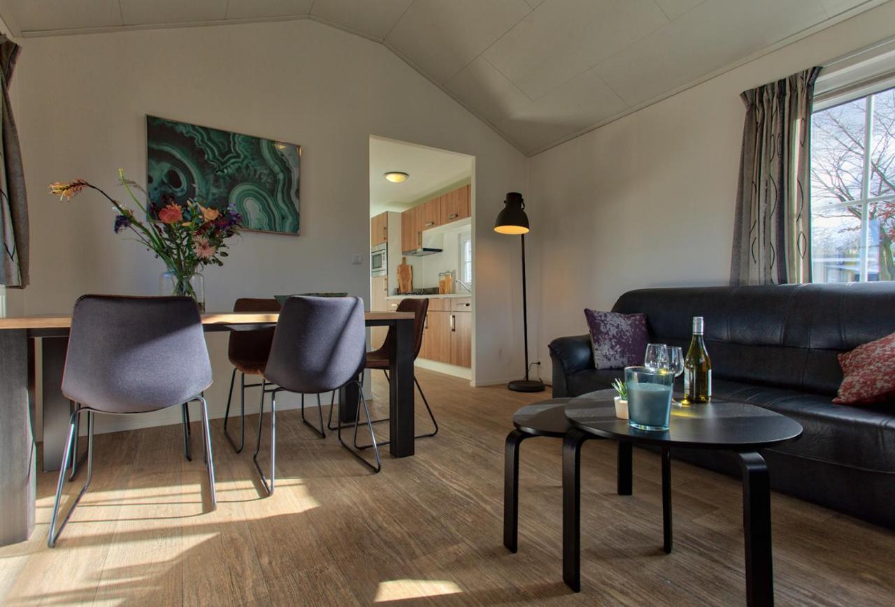 Recreatiepark Jachthaven De Veerstal Lathum - Luxe Chalet Екстер'єр фото