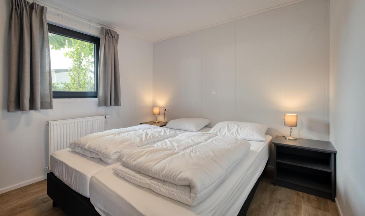 Recreatiepark Jachthaven De Veerstal Lathum - Luxe Chalet Екстер'єр фото