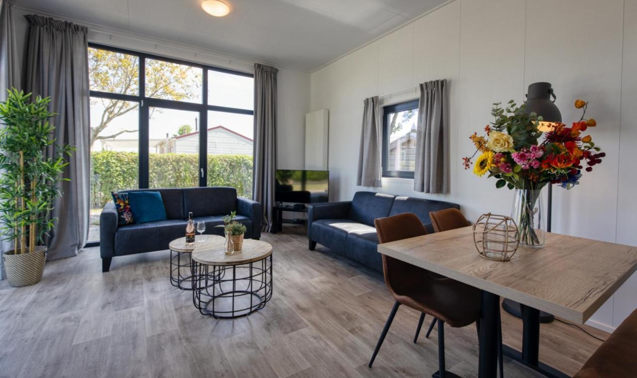 Recreatiepark Jachthaven De Veerstal Lathum - Luxe Chalet Екстер'єр фото
