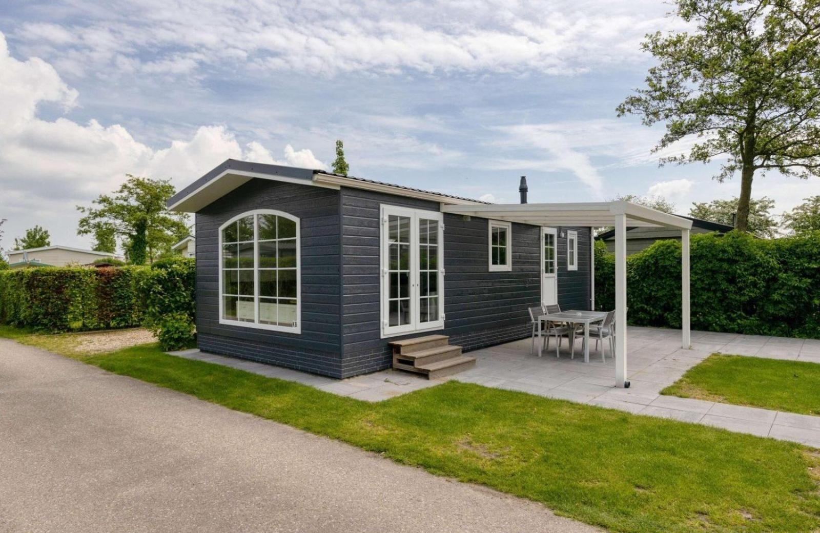 Recreatiepark Jachthaven De Veerstal Lathum - Luxe Chalet Екстер'єр фото
