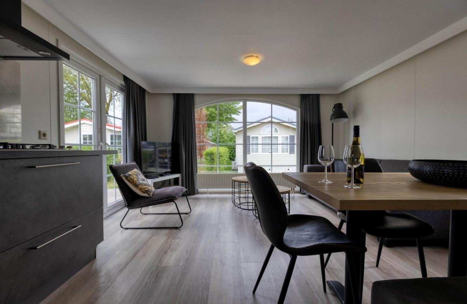 Recreatiepark Jachthaven De Veerstal Lathum - Luxe Chalet Екстер'єр фото