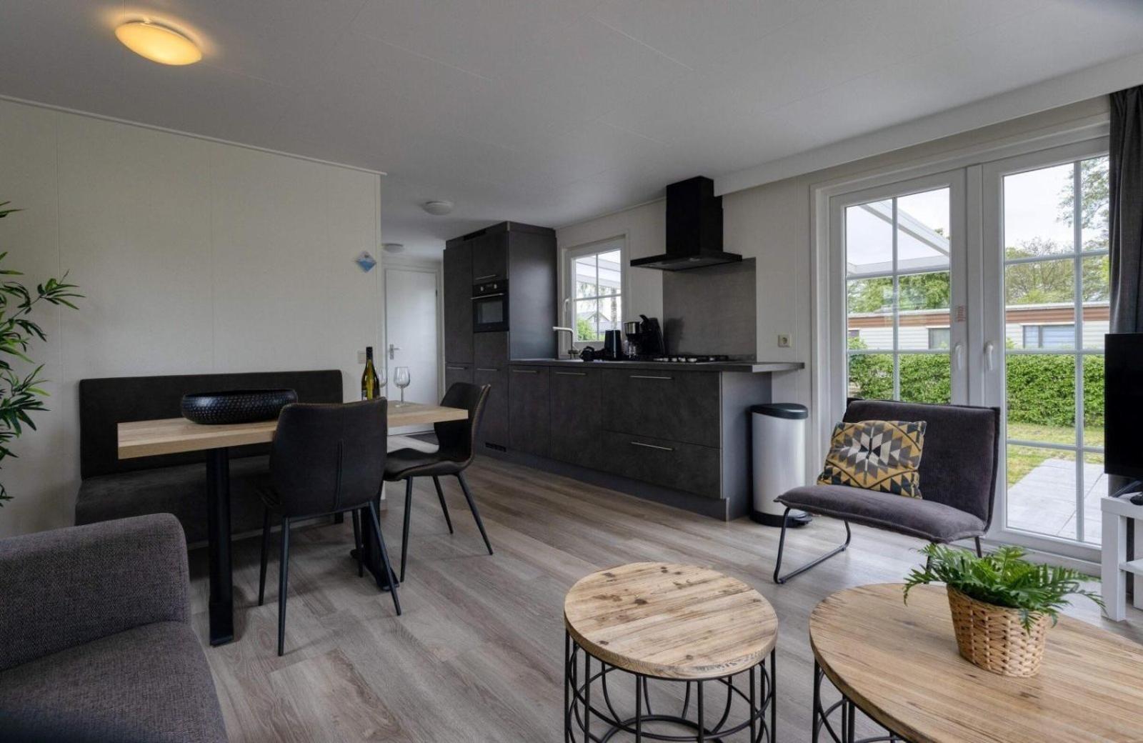 Recreatiepark Jachthaven De Veerstal Lathum - Luxe Chalet Екстер'єр фото
